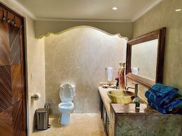 Fully Staffed, Beach Frontage Luxury Villa