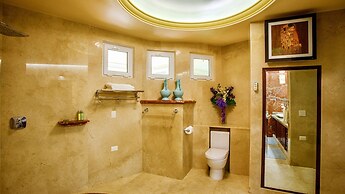 Fully Staffed, Beach Frontage Luxury Villa