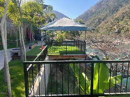 Fully Staffed, Beach Frontage Luxury Villa