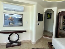 Fully Staffed, Beach Frontage Luxury Villa