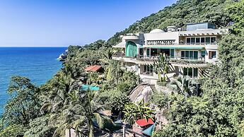 Fully Staffed, Beach Frontage Luxury Villa