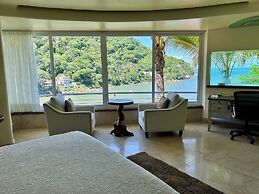 Fully Staffed, Beach Frontage Luxury Villa