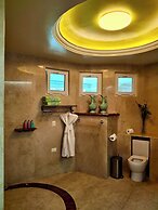 Fully Staffed, Beach Frontage Luxury Villa