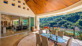 Fully Staffed, Beach Frontage Luxury Villa