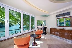 Fully Staffed, Beach Frontage Luxury Villa