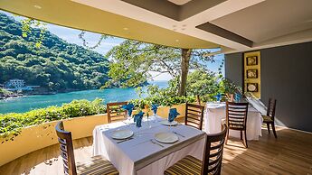 Fully Staffed, Beach Frontage Luxury Villa