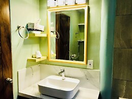 Fully Staffed, Beach Frontage Luxury Villa