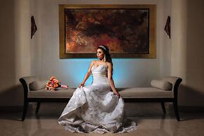 Fully Staffed, Beach Frontage Luxury Villa