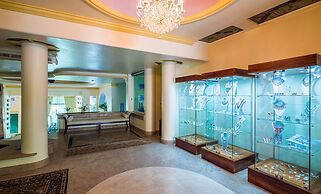 Fully Staffed, Beach Frontage Luxury Villa