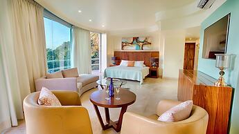 Fully Staffed, Beach Frontage Luxury Villa