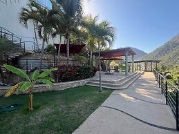 Fully Staffed, Beach Frontage Luxury Villa