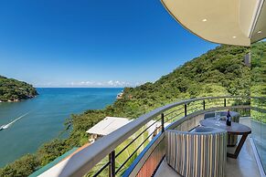 Fully Staffed, Beach Frontage Luxury Villa