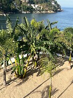 Fully Staffed, Beach Frontage Luxury Villa