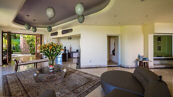 Fully Staffed, Beach Frontage Luxury Villa