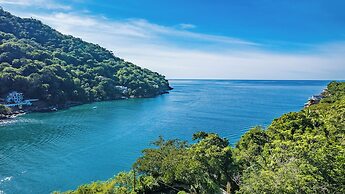 Fully Staffed, Beach Frontage Luxury Villa