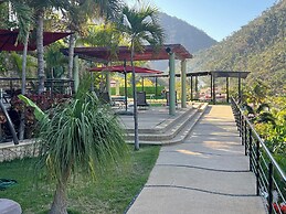 Fully Staffed, Beach Frontage Luxury Villa