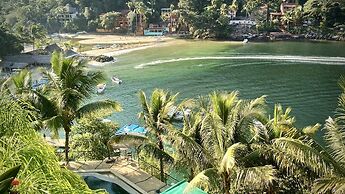 Fully Staffed, Beach Frontage Luxury Villa