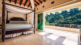 Fully Staffed, Beach Frontage Luxury Villa