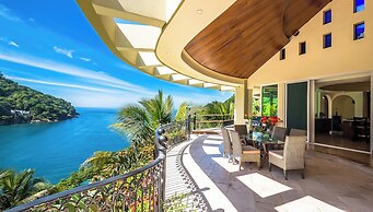 Fully Staffed, Beach Frontage Luxury Villa