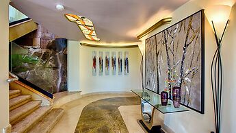 Fully Staffed, Beach Frontage Luxury Villa