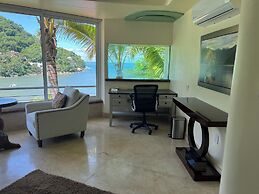 Fully Staffed, Beach Frontage Luxury Villa