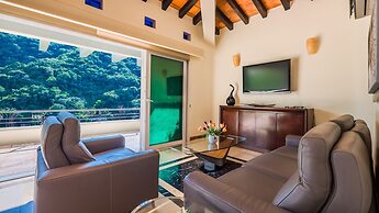 Fully Staffed, Beach Frontage Luxury Villa