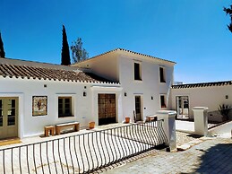 Exclusive Finca With Padel Court in Ronda - La Villa Magdalena