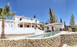 Exclusive Finca With Padel Court in Ronda - La Villa Magdalena