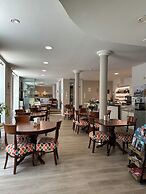 Azur Hotel
