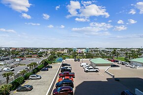 Silver Beach Towers 506w 4 Bedroom Condo by RedAwning