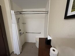 Giles Hotel Inn & Suites