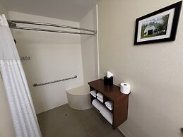 Giles Hotel Inn & Suites