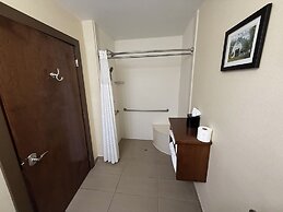 Giles Hotel Inn & Suites