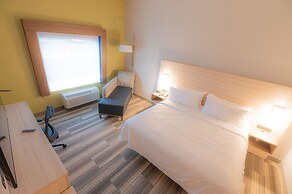 Holiday Inn Express & Suites Dayton East - Beavercreek by IHG