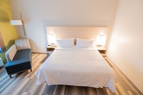 Holiday Inn Express & Suites Dayton East - Beavercreek by IHG