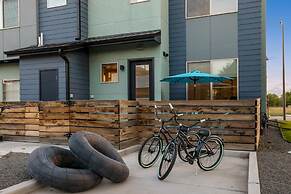 Urban Townhome near Old Town, Breweries, & River!