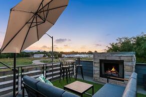 Urban Townhome near Old Town, Breweries, & River!