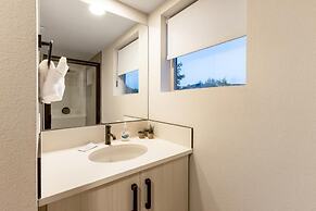 Urban Townhome near Old Town, Breweries, & River!