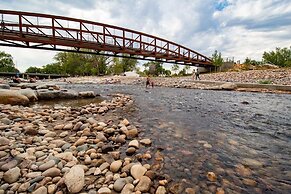 Urban Townhome near Old Town, Breweries, & River!