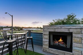 Urban Townhome near Old Town, Breweries, & River!