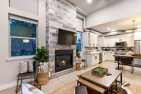 Urban Townhome near Old Town, Breweries, & River!
