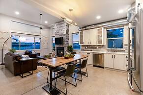 Urban Townhome near Old Town, Breweries, & River!