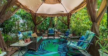 The Secret Garden - The Cottage Near Beach, Shops, Restaurants, Pet Fr