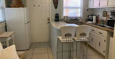 The Secret Garden - The Cottage Near Beach, Shops, Restaurants, Pet Fr