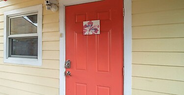 The Secret Garden - The Cottage Near Beach, Shops, Restaurants, Pet Fr