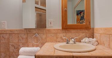 The Secret Garden - The Cottage Near Beach, Shops, Restaurants, Pet Fr