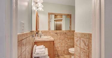 The Secret Garden - The Cottage Near Beach, Shops, Restaurants, Pet Fr