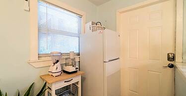 The Secret Garden - The Cottage Near Beach, Shops, Restaurants, Pet Fr