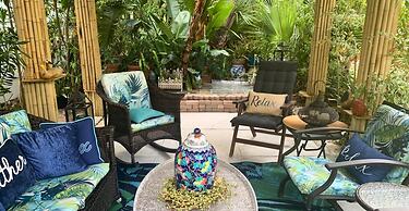 The Secret Garden - The Cottage Near Beach, Shops, Restaurants, Pet Fr