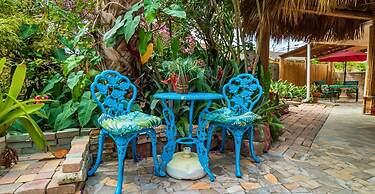 The Secret Garden - The Cottage Near Beach, Shops, Restaurants, Pet Fr